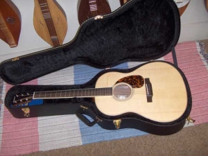 View the album Larrivee  L-03, Walnut/Sitka Spruce, Limited Edition