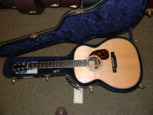 View the album Larrivee OM-09 Custom Brazilian Rosewood, Sn #107467