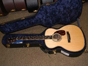 View the album Larrivee OM-09 Custom Brazilian Rosewood, Sn #107426