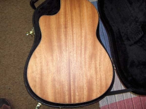 View the album Larrivee LV-03E, Khaya Mahogany