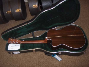View the album Martin Custom 000-28E, with a cutaway!!!