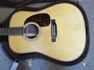 View the album Martin Custom HD-28V, Adirondack/East Indian Rosewood