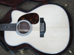 View the album Martin Custom 0000C-12-28E, Amazon Rosewood/Italian Alpine Spruce