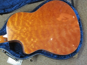 View the album Larrivee Custom LV-05E, Italian Alpine Spruce/Exquisite Quilted Mahogany