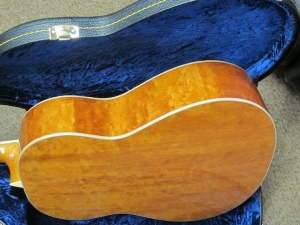 Larrivee Custom L05 Italian Alpine Spruce/Quilted Mahogany, #2