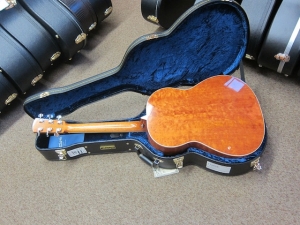 Larrivee Custom L05 Italian Alpine Spruce/Quilted Mahogany, #2