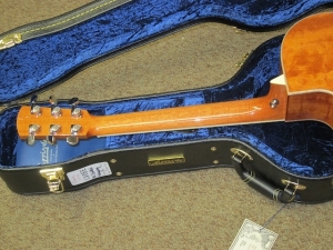Larrivee Custom L-05E, ALL QUILTED MAHOGANY!