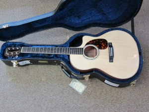 Larrivee LV-05E, Fine Brazilian Mahogany/Italian Alpine Spruce