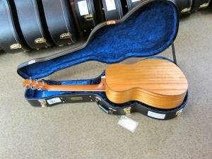 Larrivee Custom OM-05E, All Brazilian Mahogany, L.R. Baggs Anthem Pickup